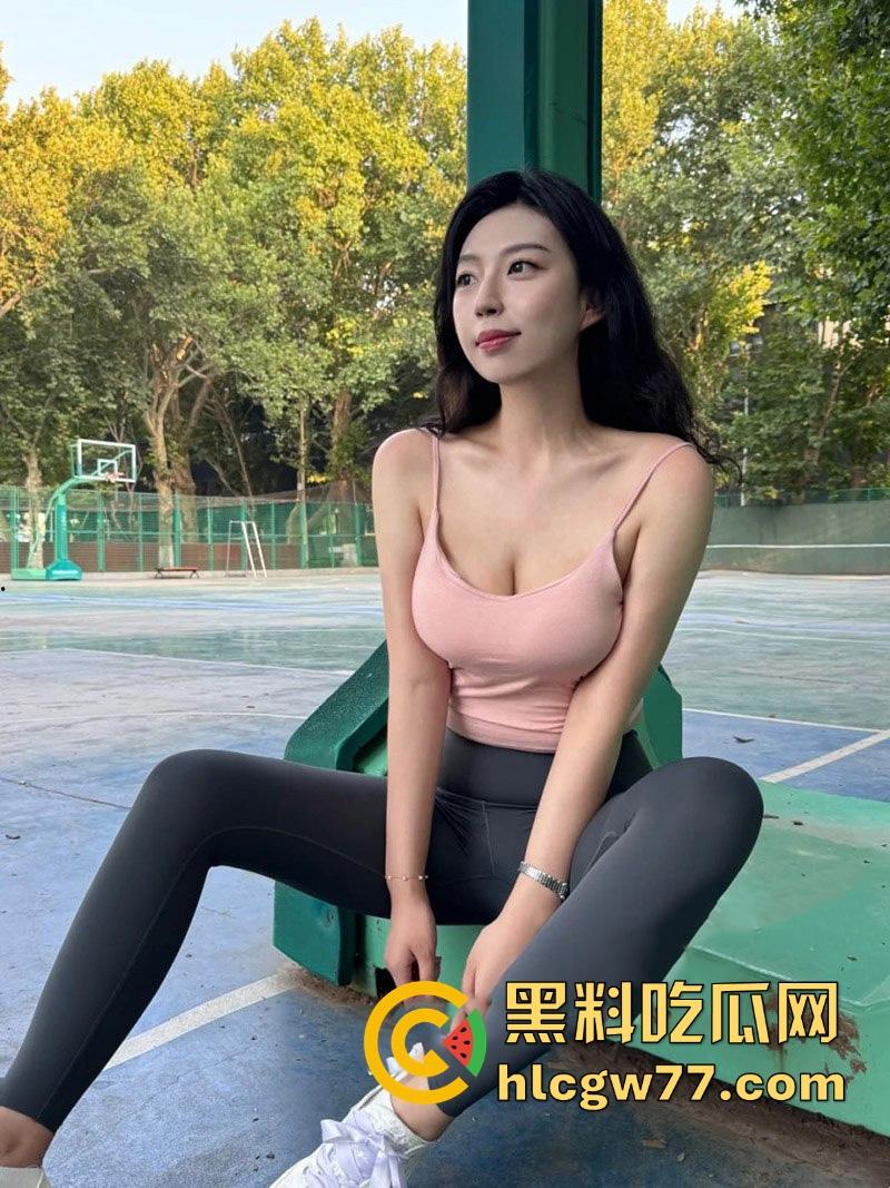 艺术书法系 黎老师 极品身材反差母狗 大奶翘臀细腰长腿 穿女仆装吃鸡挨操视频流出!