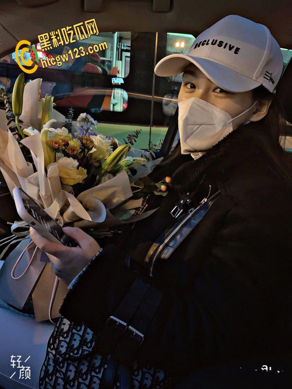 西安霓虹下双姝淫乱夜,黑丝翘臀迎猛操,娇喘挑逗谁主淫妻 !