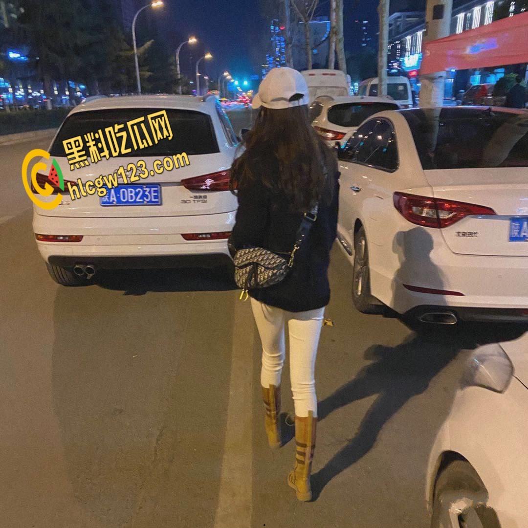 西安霓虹下双姝淫乱夜,黑丝翘臀迎猛操,娇喘挑逗谁主淫妻 !