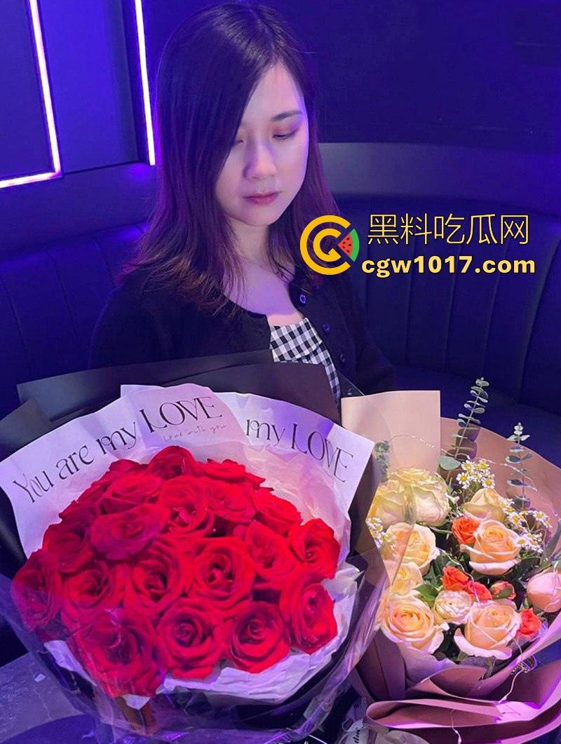 浙江丰满巨乳熟女日常性爱日常!奶子雪白丰满,屁股翘得犯规,从后面一插到底,啪啪声震天响!