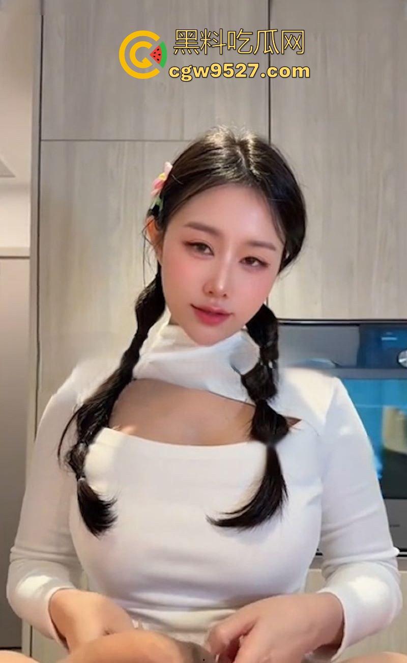 极品性感博主【汐梦瑶】化身吃播主播,品尝红烧牛肉鸡巴面,露脸口交吞精,调料包泡鸡吧超淫荡!