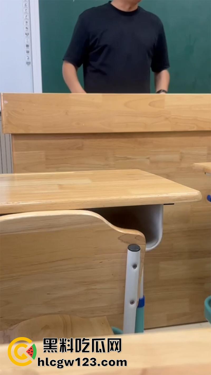 姚北实验学校食堂暴雷,绞肉机里蛆虫密集,被偷拍后将其曝光,太恐怖了实在难以置信!