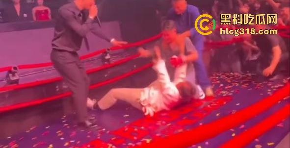 马保国酒吧商演假戏真做险被揍出鼻血!幸好主持人救场,不然闪电五连鞭要失传了!