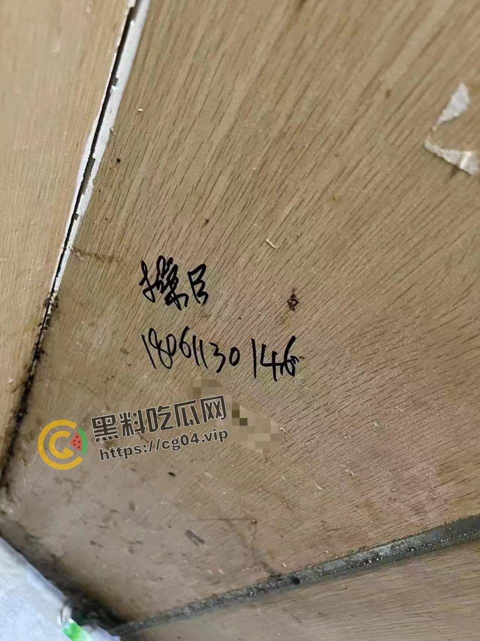 离谱!42岁阿姨厕所打广告求操b 小伙假冒62岁老头问价 最后临阵脱逃