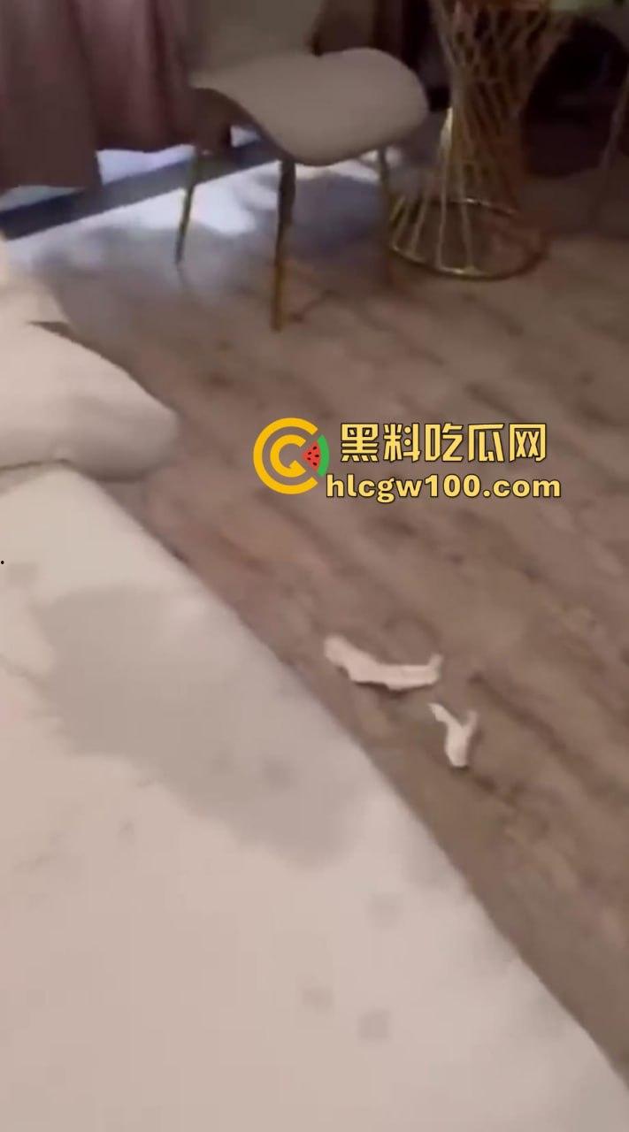 搞笑大瓜!大学闺蜜住酒店隔壁惊现男女床上大战,一直在叫爸爸求饶屁股打的啪啪响整层楼都震耳欲聋。