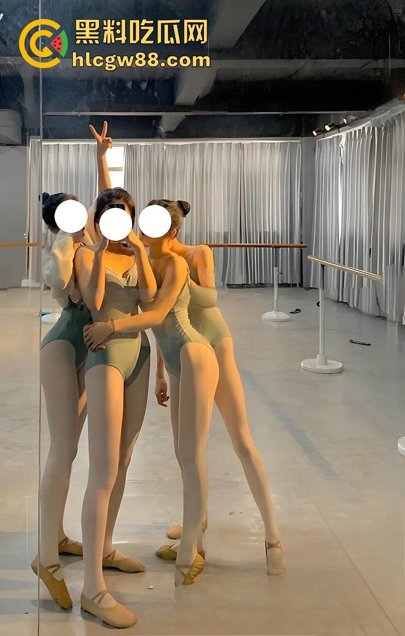 西安美院舞蹈系女神【范钿】竟是反差母狗，修长美腿穿舞蹈服性感爆表，私下被主人玩弄后入猛操！