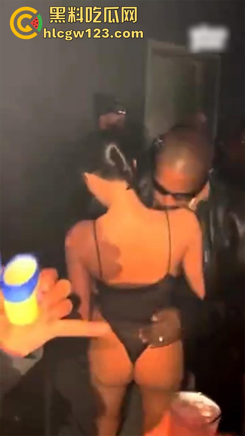 侃爷绝对真男人,从不拿大伙当外人又来炫妻了,顶级身材巨乳娇妻,穿着暴露带上街调教!