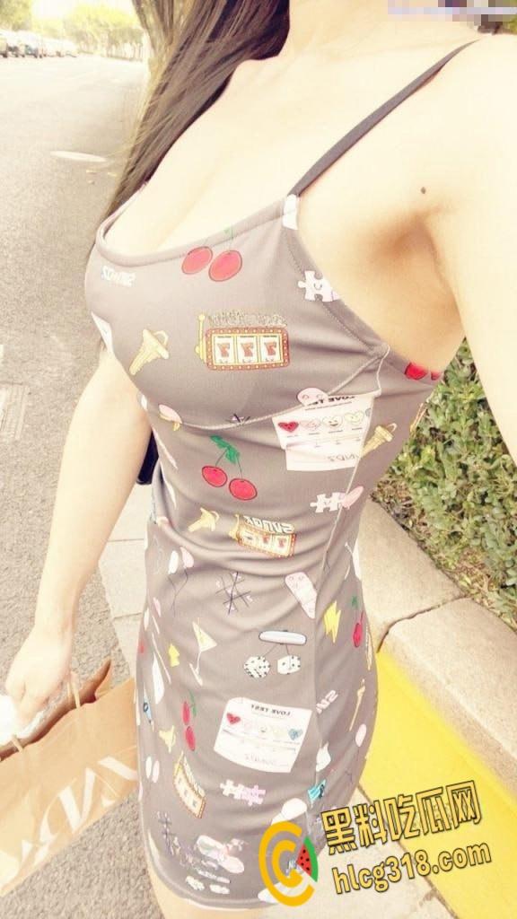 性感御姐穿破洞牛仔裤,主动求欢性感后入,火辣挑逗高潮颜射看着就泄火!