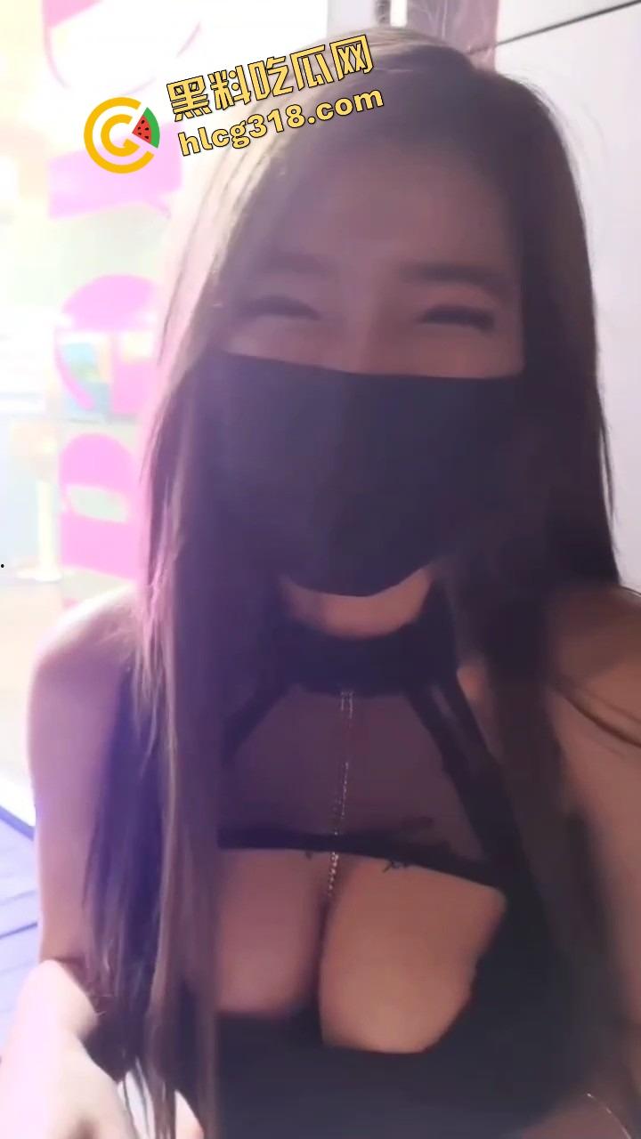 买槟榔送奶摸逼?台湾槟榔西施乳沟取货,帅哥享特殊福利,买得多服务花样多,谁还吃和天下?回答我?