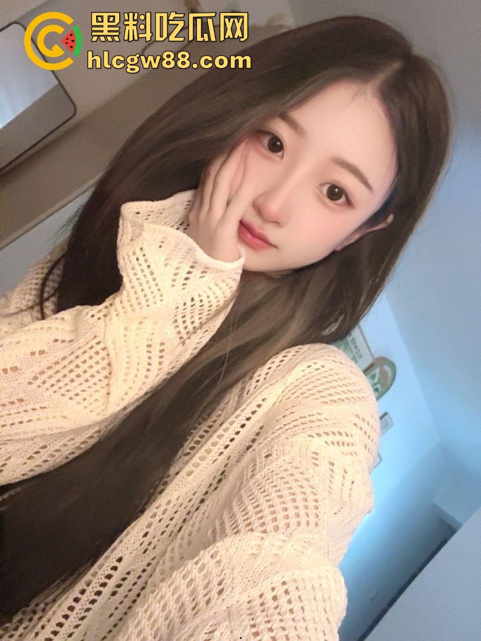 南京第三中学逆天小情侣野外做露水夫妻 无视旁人口交舔奶 被偷拍视频流出！