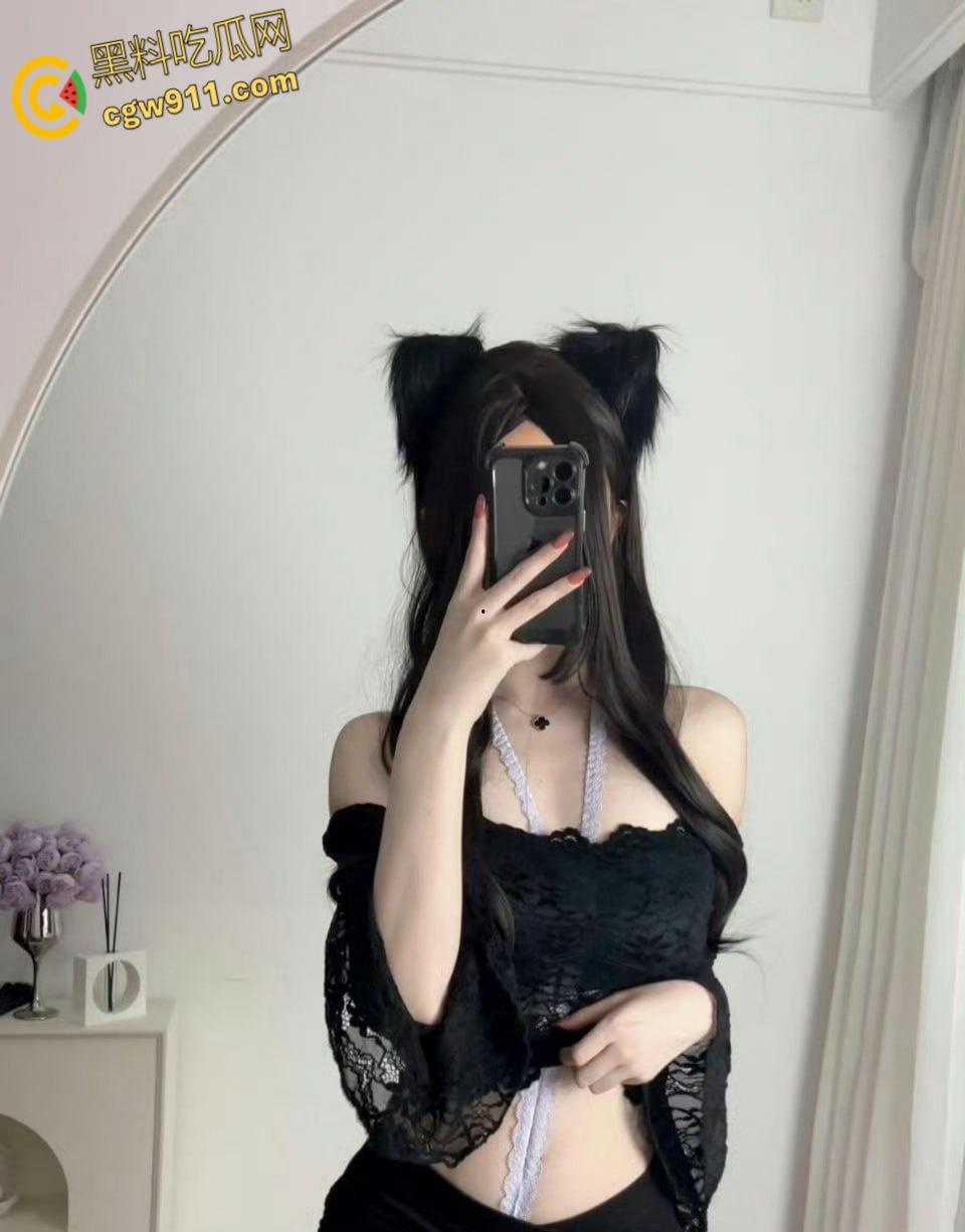 抖音擦边网红【立刻优】,榜一大哥定制视频曝光, 各种情趣装诱惑摇摆,翘臀美乳让人欲望爆棚惑 !