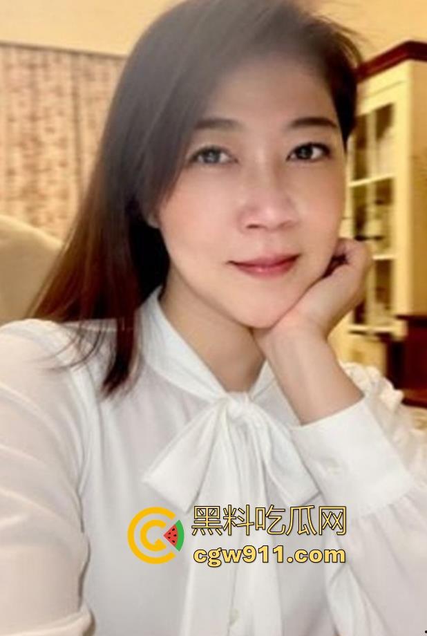 语音通话指导我操老妈,一边听着,一边指挥,骂老妈是骚逼,刺激到下边湿的一塌糊涂!