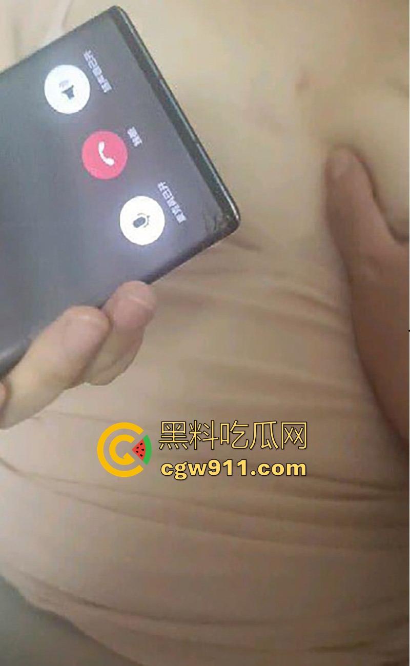 语音通话指导我操老妈,一边听着,一边指挥,骂老妈是骚逼,刺激到下边湿的一塌糊涂!