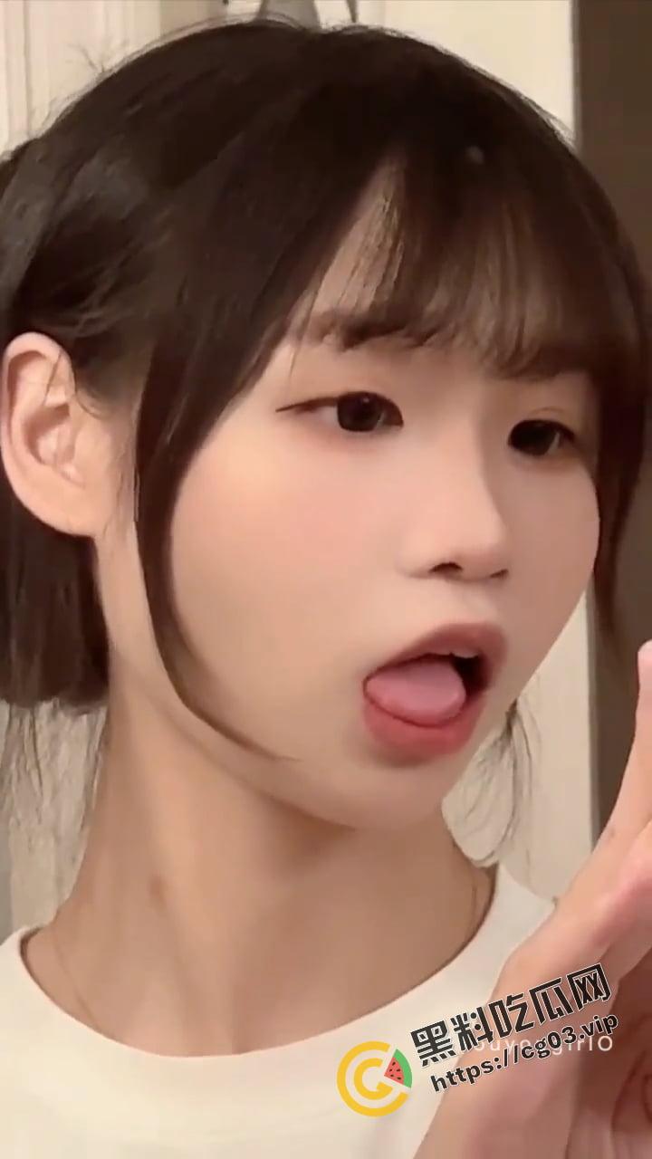 开盒!推特45w粉福利姬 【neko酱】真名范欣 没减肥没整容前竟是小飞猪 不知道金主们看过真容后还能下得去屌吗