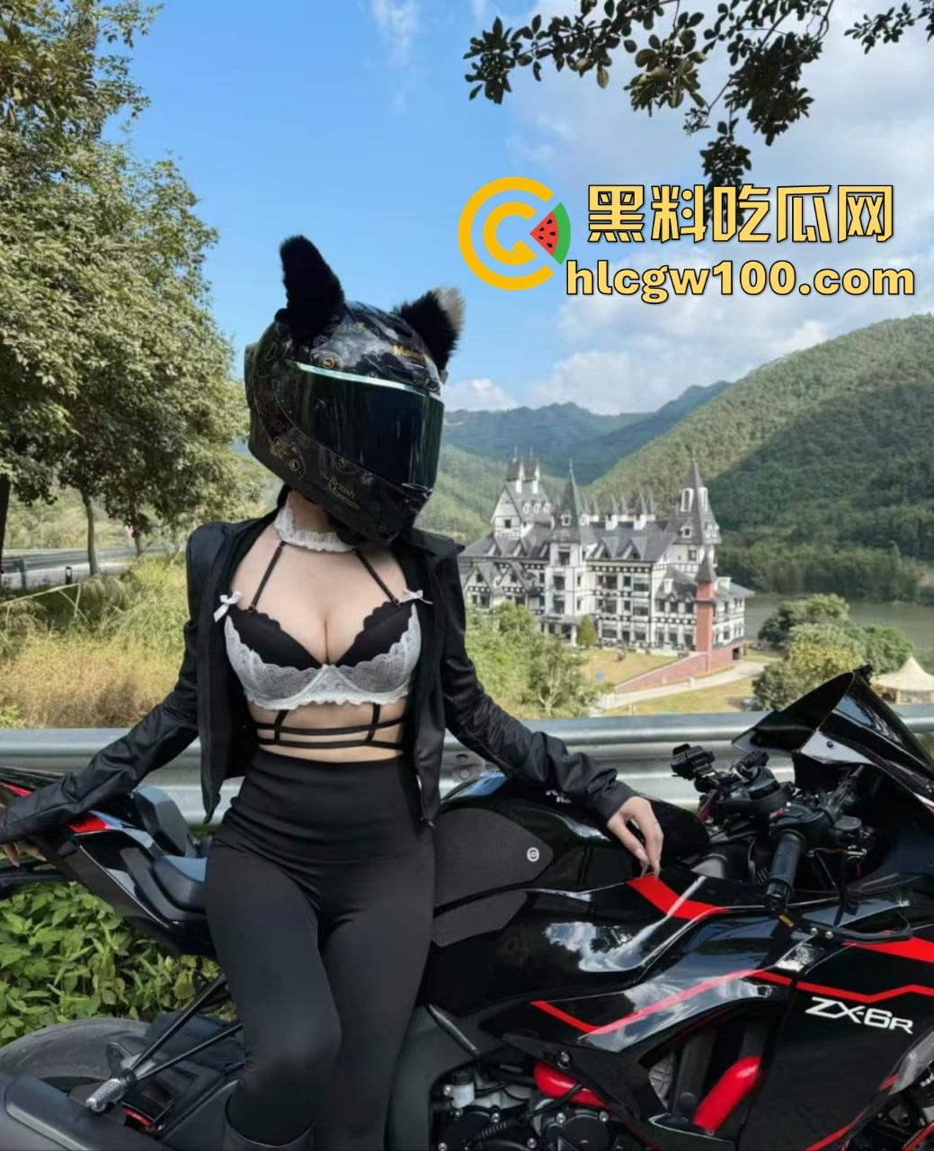 摩托圈真香定律只爱女骑不爱男 女骑才是摩托圈的门面 丝袜造型冷天也不怂 风里拍片还玩验胸!