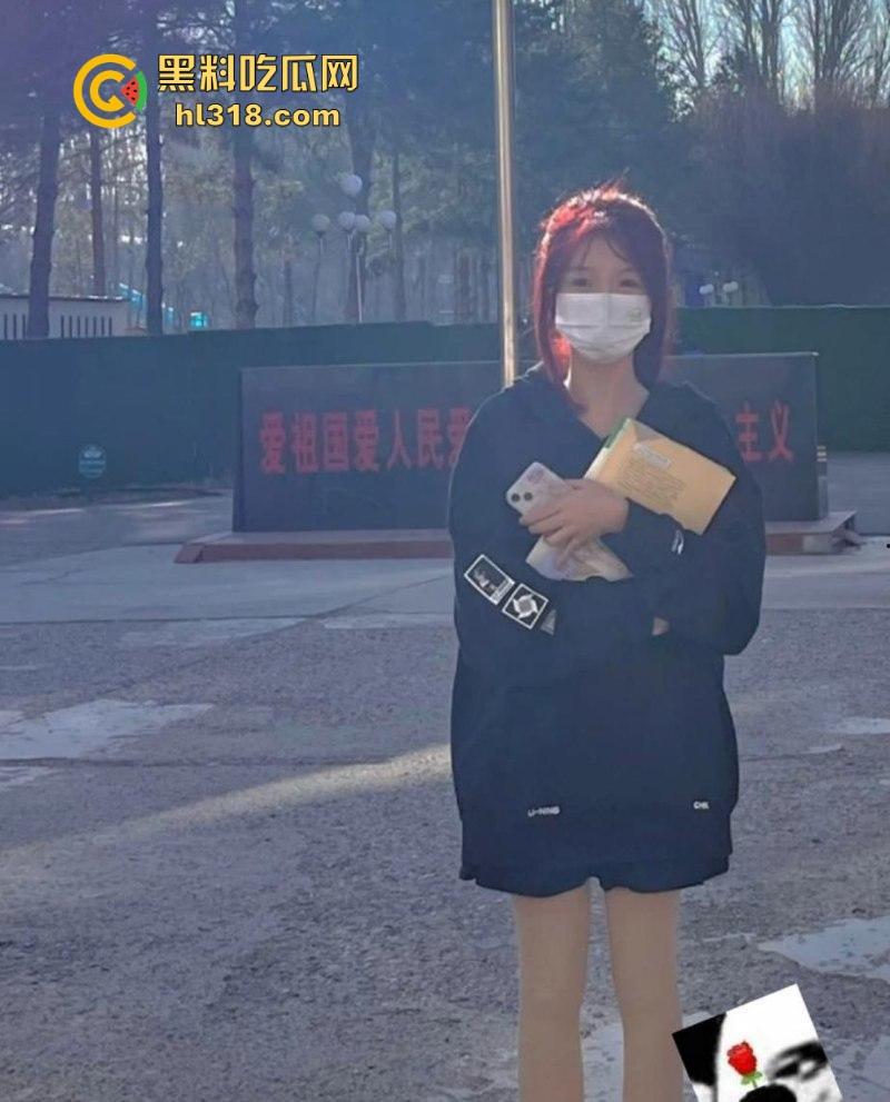 乖巧可爱学生妹还是遭黄毛得手，与小伙无套性爱露脸口交，我还是想不通！我到底是输在什么地方！