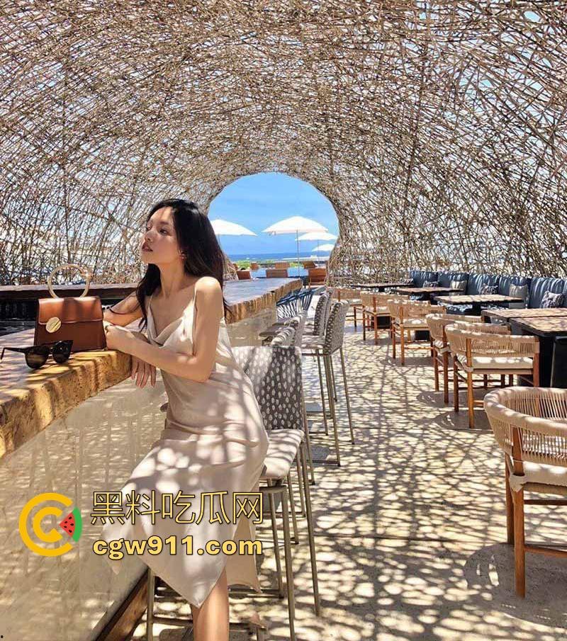 杭州工商银行职员【林语星】外表端庄职场丽人,私下肥臀美腿反差,跪地口交舔蛋,无套后入猛操蜜穴!