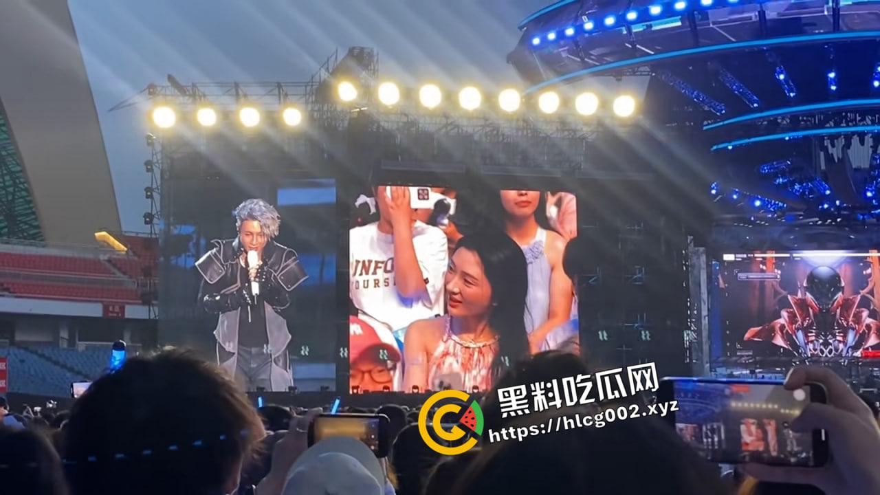 薛之谦重庆演唱会再现顶级沸羊羊!女生当众否认男生陪同 抖音号小五仁涨粉二十万 微信被爆出 真叫她玩明白了