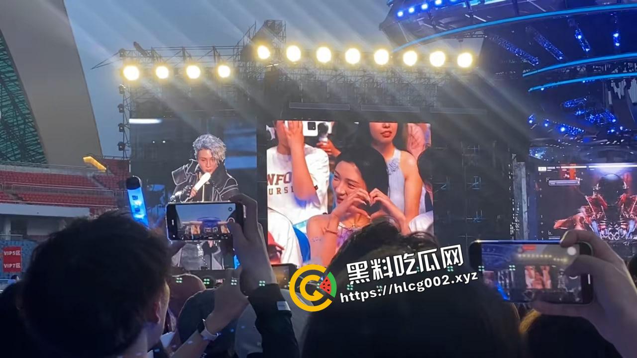 薛之谦重庆演唱会再现顶级沸羊羊!女生当众否认男生陪同 抖音号小五仁涨粉二十万 微信被爆出 真叫她玩明白了