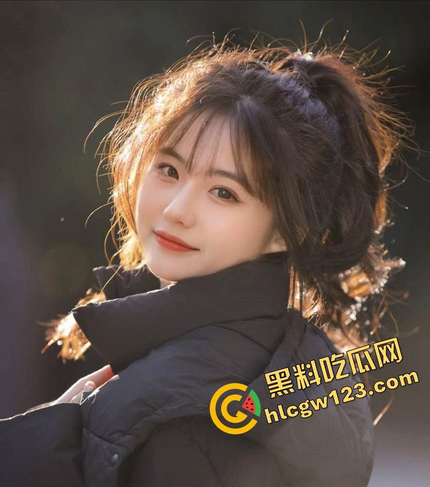 青岛极品幼师露脸抠逼泄露,讲完童话回家自慰表情媚到不行,骚到像开了九次房后再爱一次的脸!