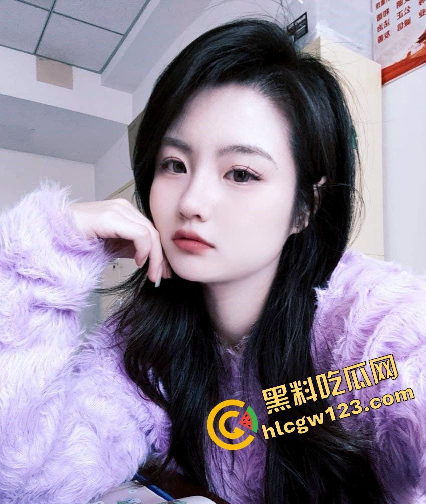 青岛极品幼师露脸抠逼泄露,讲完童话回家自慰表情媚到不行,骚到像开了九次房后再爱一次的脸!