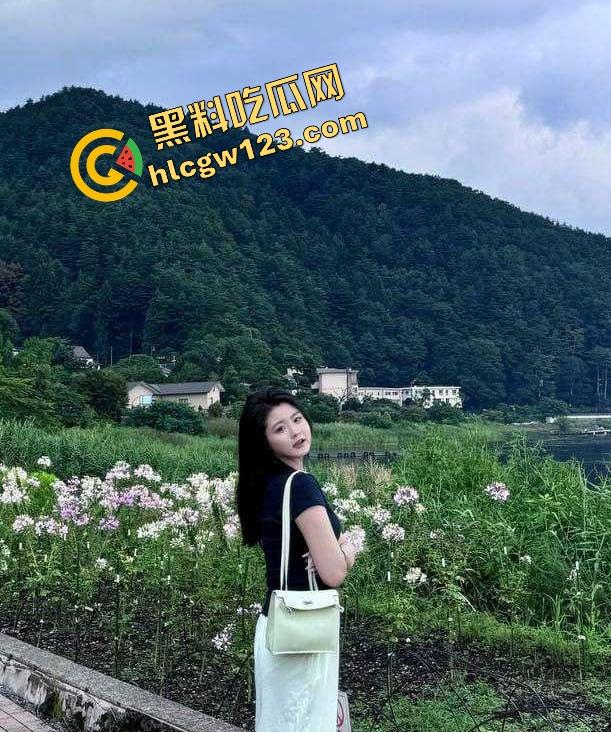 青岛极品幼师露脸抠逼泄露,讲完童话回家自慰表情媚到不行,骚到像开了九次房后再爱一次的脸!