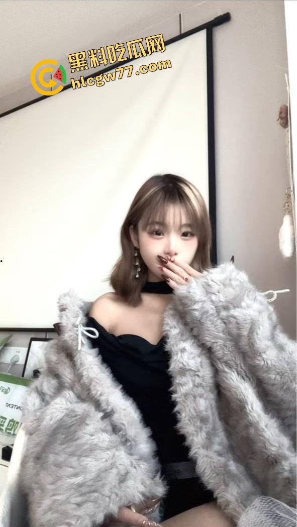 宁夏极品嫩妹【房于心】反差婊内裤套头狂舔鸡巴,天然毛丛嫩逼被猛操到喷泉,高颜骚货口交上瘾!