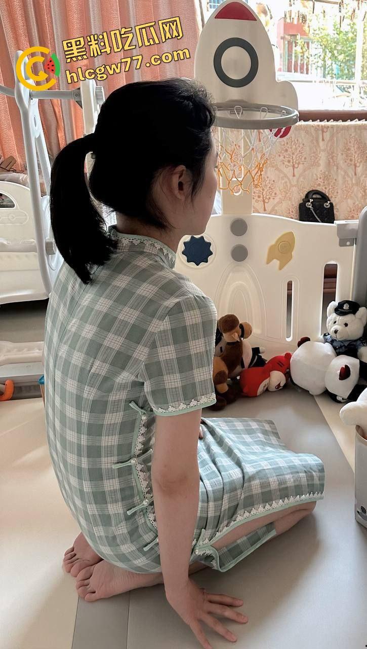 宁夏极品嫩妹【房于心】反差婊内裤套头狂舔鸡巴,天然毛丛嫩逼被猛操到喷泉,高颜骚货口交上瘾!