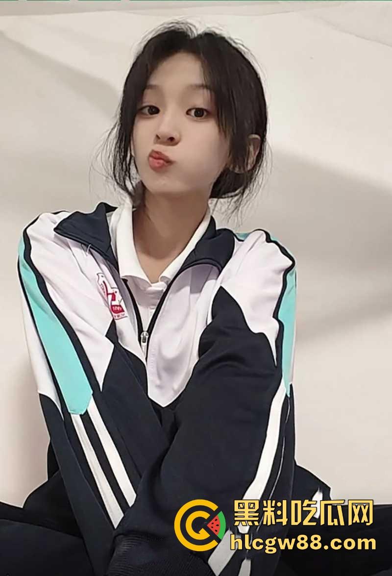 辽宁师范大学钢琴艺考生【刘小萌】高中时期裸聊视频被曝光 小小年纪就骚性大发的母狗 内容炸裂!