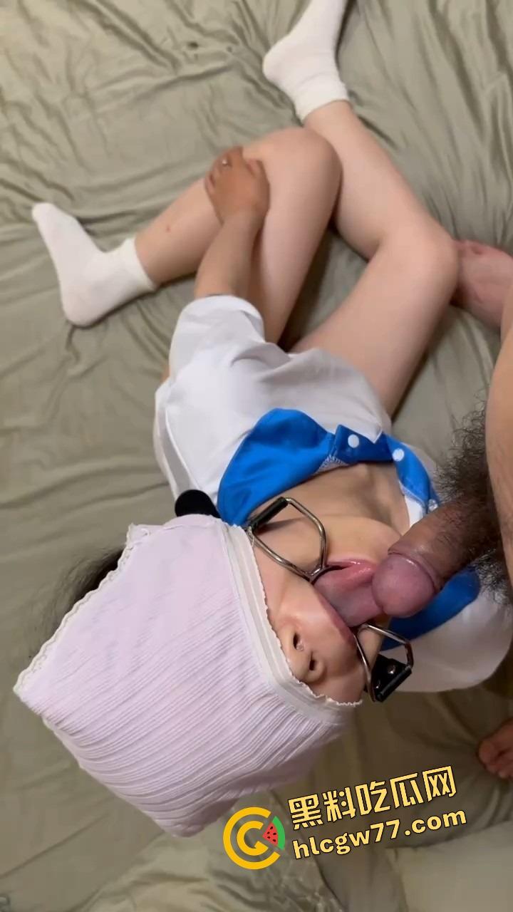 宁夏极品嫩妹【房于心】反差婊内裤套头狂舔鸡巴,天然毛丛嫩逼被猛操到喷泉,高颜骚货口交上瘾!