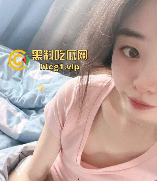 瓜友爆料约了个技校02年清纯妹,外表无辜其实援交老司机!那叫声简直让人顶不住!