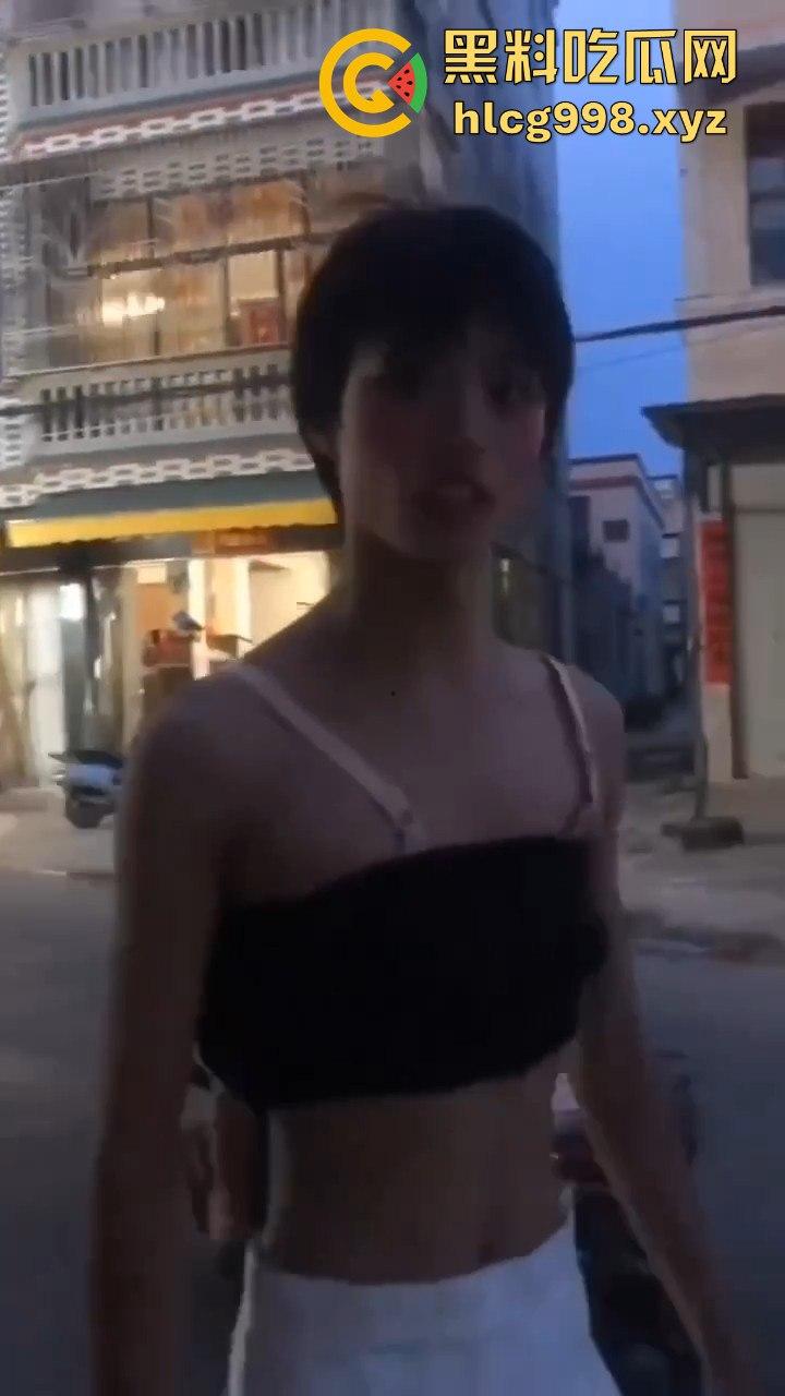 汕头女装大佬接受主人的变态任务，穿小裙子大街溜达回头率爆表！