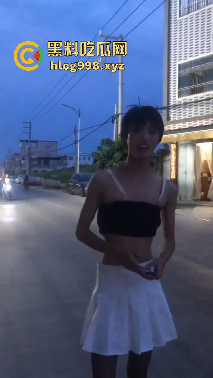 汕头女装大佬接受主人的变态任务,穿小裙子大街溜达回头率爆表!