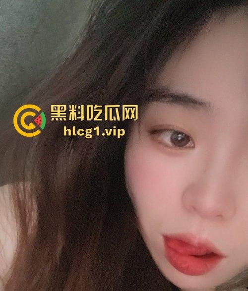 瓜友爆料约了个技校02年清纯妹,外表无辜其实援交老司机!那叫声简直让人顶不住!