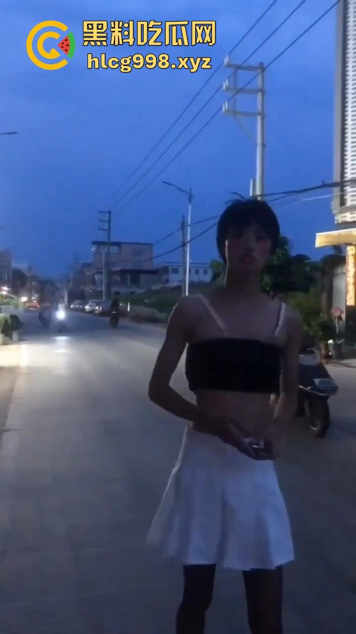 汕头女装大佬接受主人的变态任务,穿小裙子大街溜达回头率爆表!