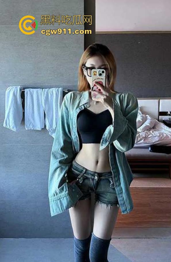 东莞职业学院叛逆学妹能有多骚?深夜约炮,翘臀高蹶蜜穴大开,迎合主人肉棒抽送打桩,跪舔淫叫吞精一把好手!