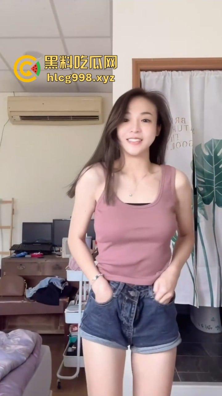 吉林美少女【欧阳依云】居家全裸自拍视频云盘被爆,骚里骚气的身材全曝光!