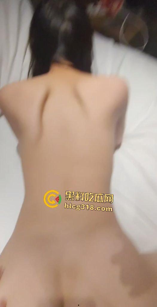 公司销售为了不被炒鱿鱼成M女性瘾成狂,被高管后入操到肩胛骨蝴蝶飞舞!