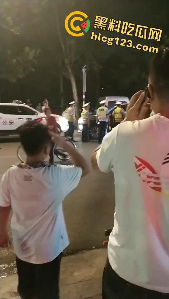 临沂郯城惊现硬核酒驾!司机拒不配合,交警无奈砸玻璃强制处理