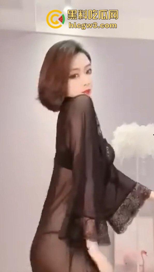 快手127W粉丝高冷御姐【饭饭Ding】私人订制视频流出!擦边不露点,骚归骚但格局太小了!