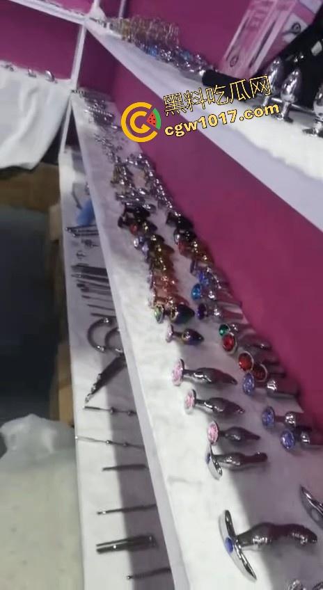 近期刷爆网络的广州成人展来啦!各种刑具成人用品花样多多,极品模特上演情趣诱惑,真是宅男的梦想啊!