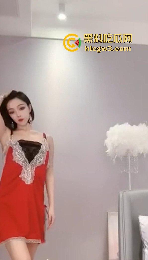 快手127W粉丝高冷御姐【饭饭Ding】私人订制视频流出!擦边不露点,骚归骚但格局太小了!