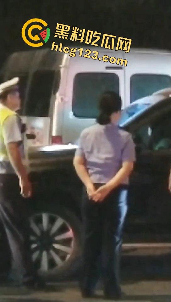 临沂郯城惊现硬核酒驾!司机拒不配合,交警无奈砸玻璃强制处理