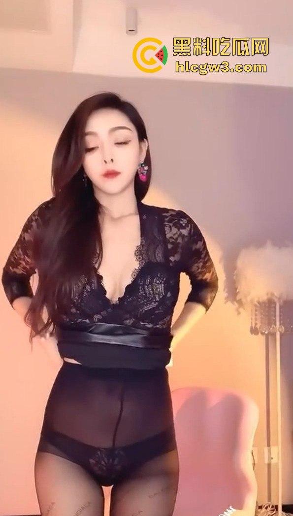 快手127W粉丝高冷御姐【饭饭Ding】私人订制视频流出!擦边不露点,骚归骚但格局太小了!