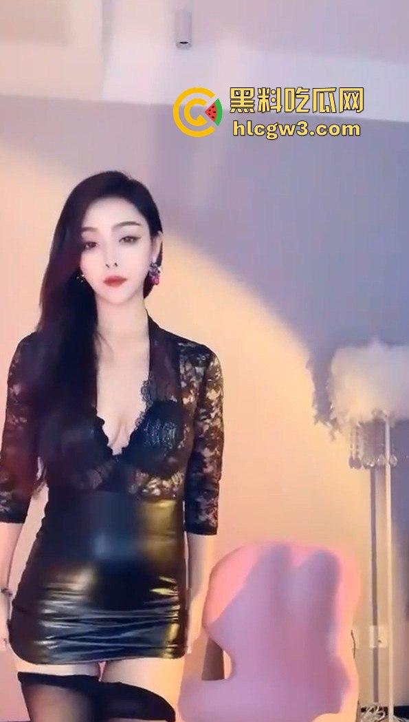 快手127W粉丝高冷御姐【饭饭Ding】私人订制视频流出!擦边不露点,骚归骚但格局太小了!