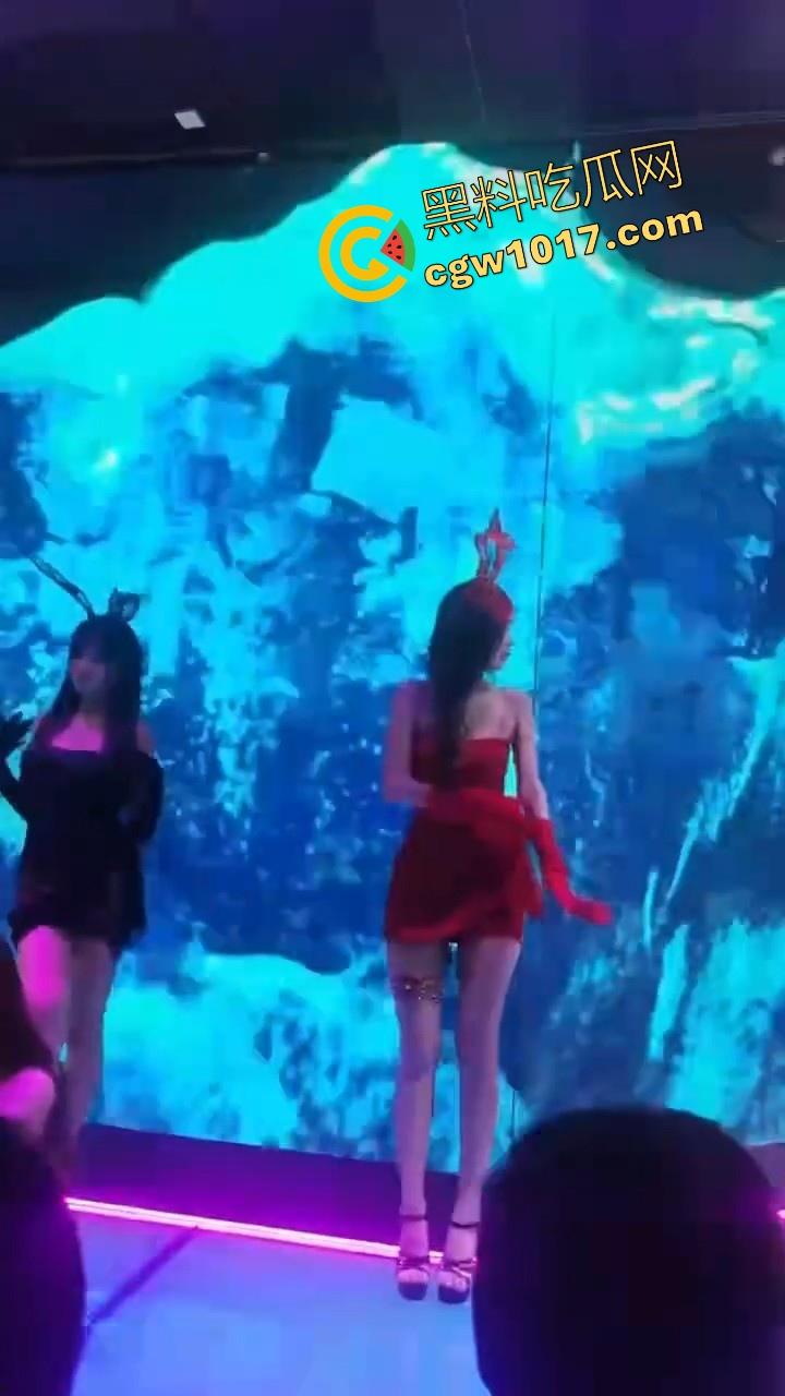 近期刷爆网络的广州成人展来啦!各种刑具成人用品花样多多,极品模特上演情趣诱惑,真是宅男的梦想啊!