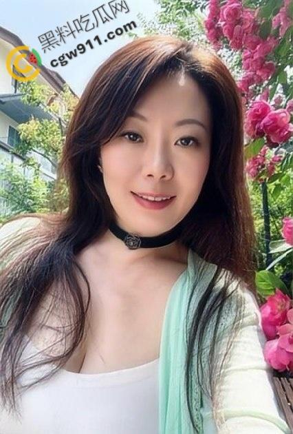 海角大神爆操醉酒妈妈！近亲相奸酒后成功开发的妈妈的屁股，第一次进入紧绷的菊花，狂野激情迷乱夜