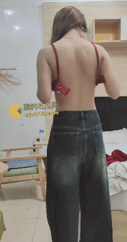 酒店终极海角老弟征服姐姐！老弟假按摩真开干，饥渴骚姐被操到狂喷淫水，姐姐这功力果然是个老司机啊！