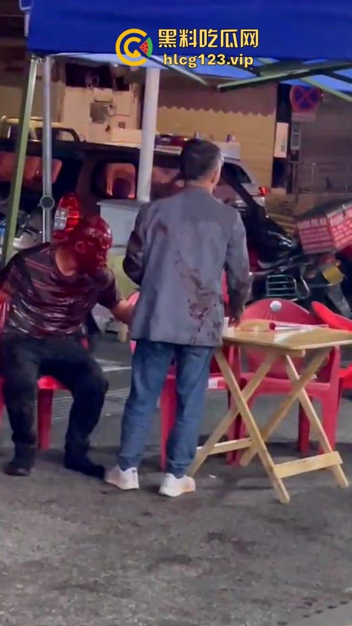广汉街头惊现小红人 两男子酒后互砍专往脑袋上砸 血都要流干了