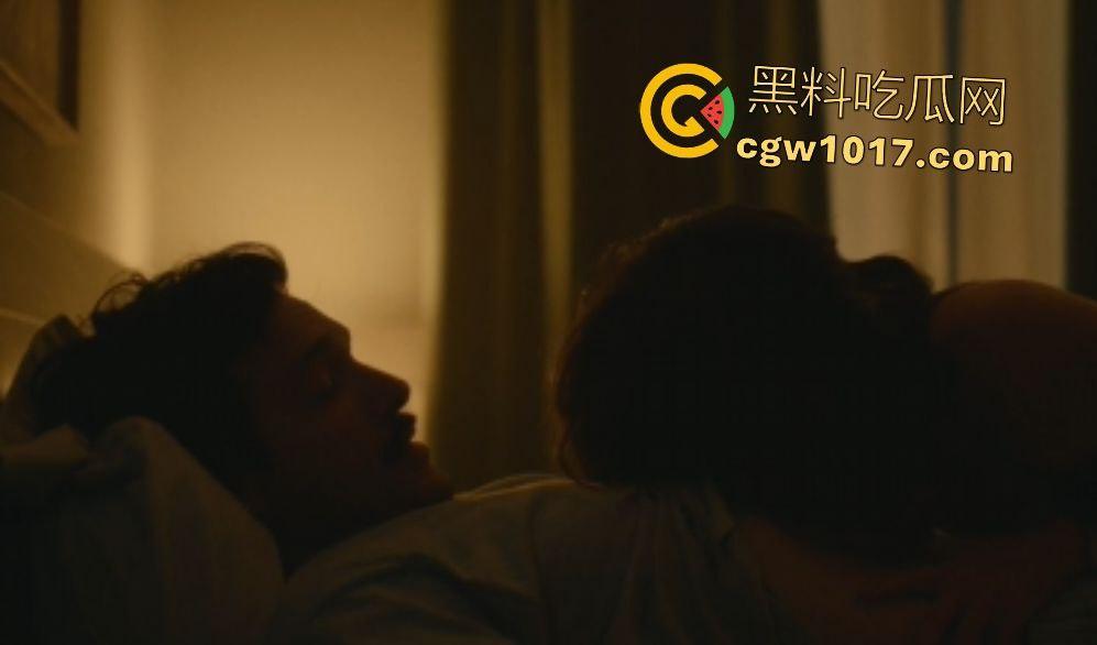 电影【她行走于黑暗中】女警阿马娅十年潜伏,寻秘密武器库并摧毁,爱恨交织成转折点,真实行动改编惊心动魄!